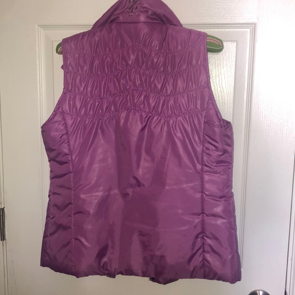 Izod pink vest in good shape - Picture 3 of 3